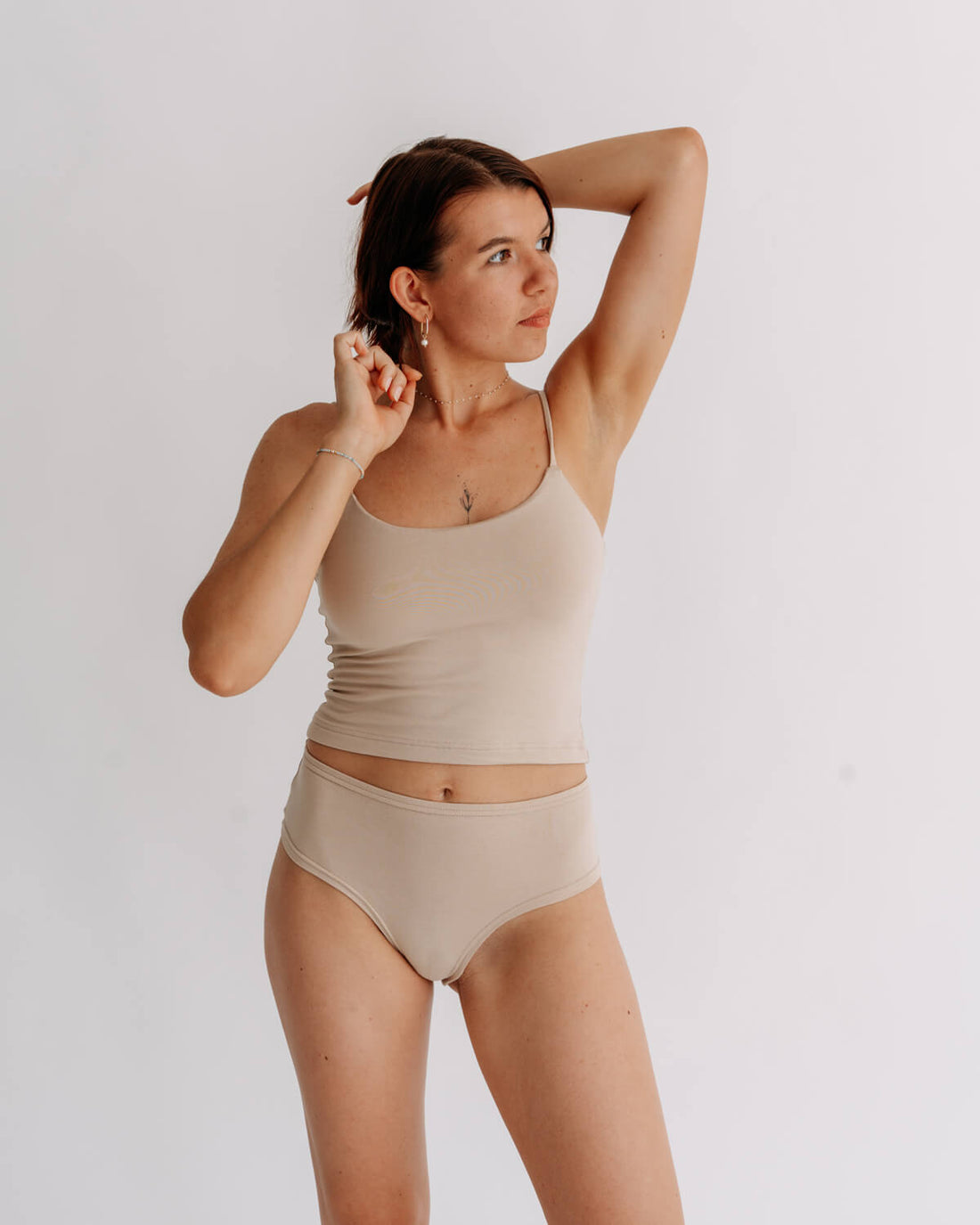 bambusový crop top Nova a kalhotky s vysokým pasem VEGA, tělová | svítání 